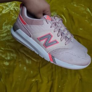 New balance shoes